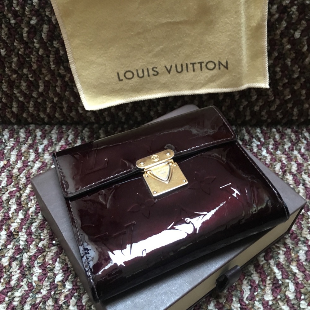 Louis Vuitton Monogram Vernis Amarante Wallet
